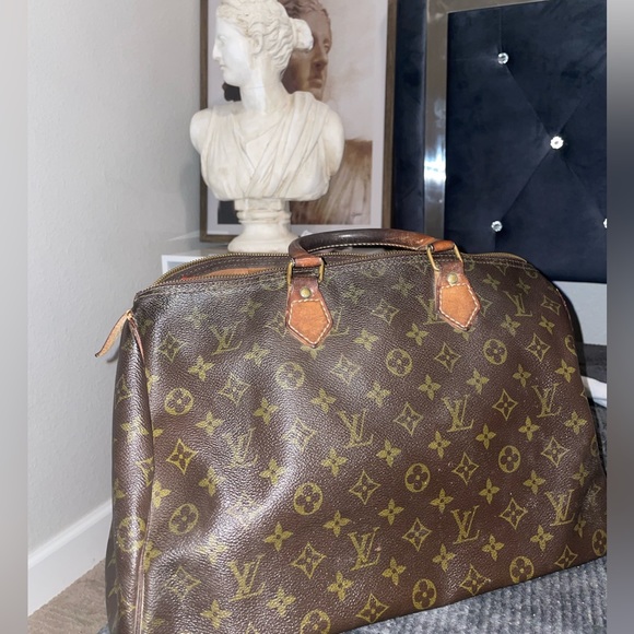 Louis Vuitton Handbags - Authentic Louis Vuitton speedy bag